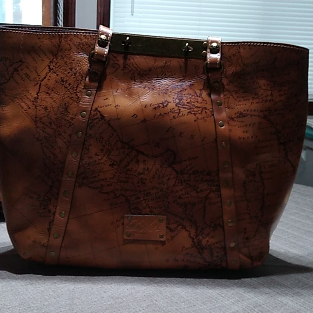 Patricia Nash map print Rienzo bag. Used twice  Dust cover included.